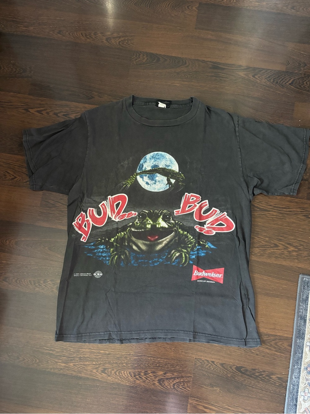 Vintage 1995 Distressed Budweiser Frogs Graphic Tee with Red Logo